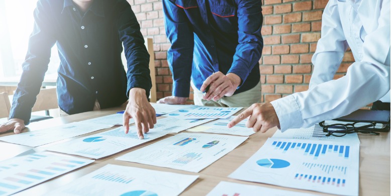 group-of-business-team-meeting-working-and-brainstorming-new-business-picture-id1145151138 (1)